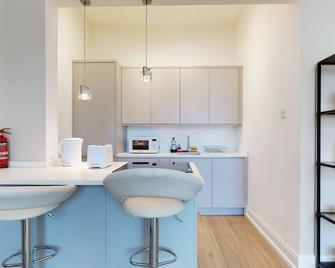 Super 1 Bedroom Flat in Hendon near Middlesex University with private parking - Barnet - Kitchen