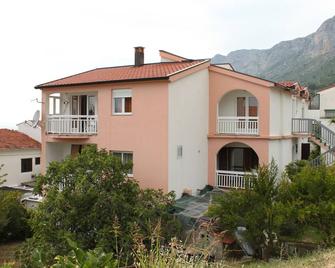 Apartments with parking space Gradac, Makarska - 6820 - Gradac - Edificio