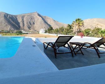 Filira Suites - Perissa - Piscina