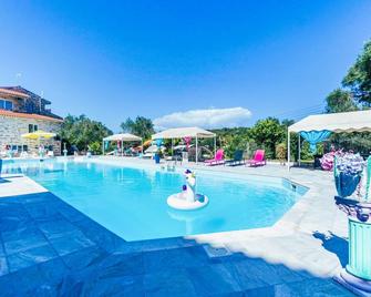 Paco's Resort Holiday Flats - Gaios - Piscine