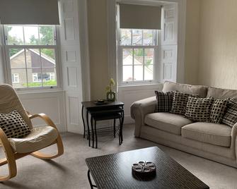 Cosy Apartment 2 - Lanark Town Centre - Lanark - Living room
