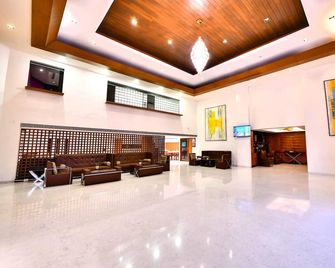 The Fern Residency Ahmedabad, Subhash Bridge, Series by Marriott - אחמדאבאד - לובי