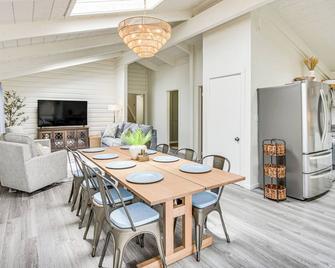 Pet-Friendly Buxton Home w/ Balcony, 2 Mi to Beach - Buxton - Salle à manger