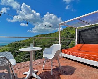 Montaña Suite - Private & Heated Pool & King Bed Adults Only - Añasco