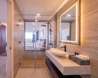 Cami Riverside Resort Da Nang - Đà Nẵng - Kylpyhuone