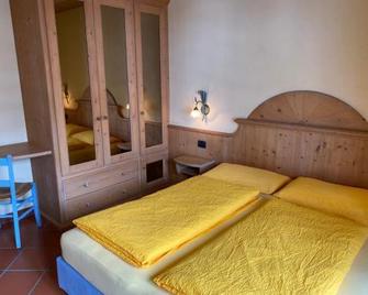 Ski Holidays Apartments - Livigno - Dormitor