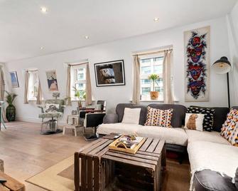 GuestReady - Artsy Penthouse in Heart of the City - London - Living room