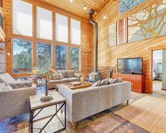 Howdy From Woodland West, cut Above the Clouds, - Green Mountain Falls - Living room