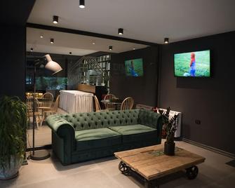 Dim's Hotel & Restaurant - Korçë - Sala de estar