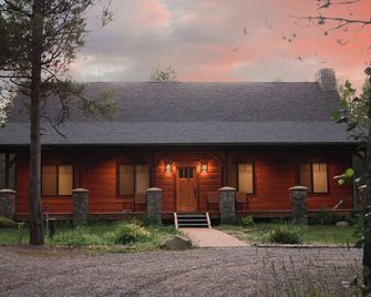 Beautiful New Cabin Near Yellowstone, Grand Teton, and Targhee National Parks - Ashton - Building