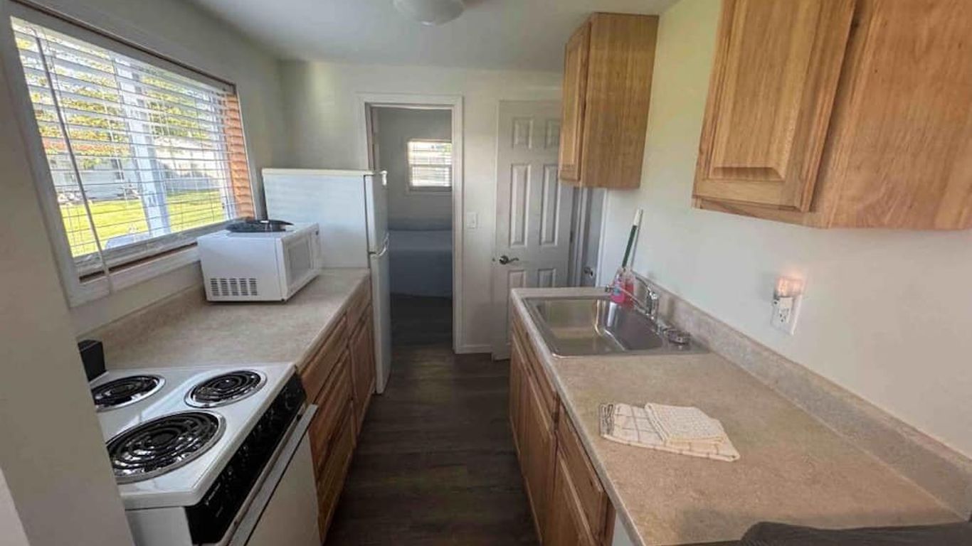 Lakeside Motor Lodge