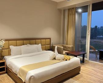 Finn's Weaver Resort - Kaziranga - Slaapkamer
