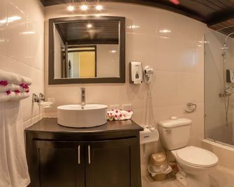 Hotel Plaza Europa - Sosúa - Bathroom