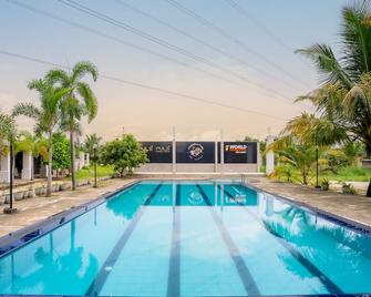 Riverside Hotel - Seeduwa - Pool