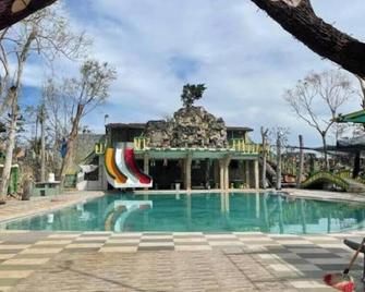 Aqua Cainta Resort Homestay - Talisay - Pool