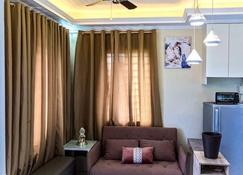 Cozy Brand New Home @ Camella Bacolod, sleeps 4-6 - Bacolod - Living room