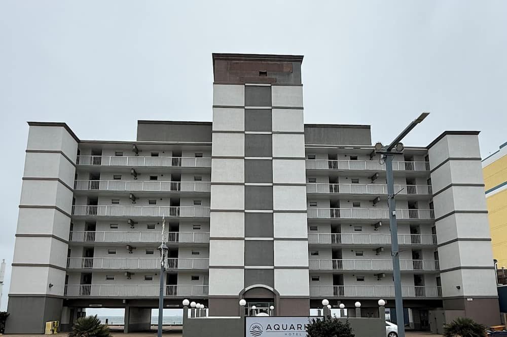 Aquarius Oceanfront Hotel