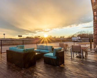 Holiday Inn Express & Suites Kearney By IHG - Kearney - Balcón