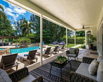 8BR Entertainers Estate w/ Pool, Games & Theater ! - Coconut Creek - Zwembad