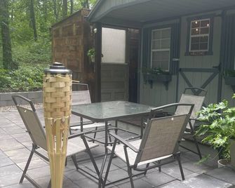 Enjoy nature in this 1-bedroom cabin with AC/Heat in rural Knoxville, Iowa. - Knoxville - Па