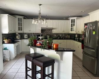 peaceful stay - Stanley Bridge - Kitchen
