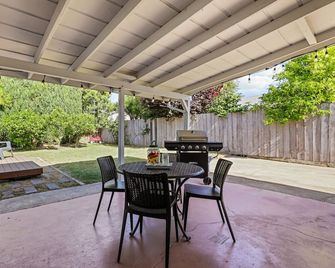 Trinity Escape Entire home near Lodi Lake - Lodi - Patio