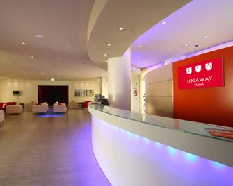 Una Hotels Cesena Nord - Cesena - Rezeption