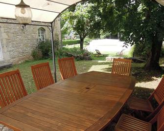Tremoulis, Spacious house with private pool, close to shops - La Canourgue - Binnenhof