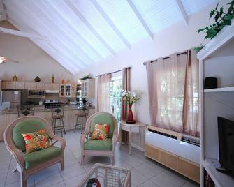 Wind Dancer - A Tranquil Retreat - Bon Accord Village - 客廳