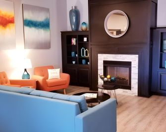 คอมฟอร์ต อินน์แอนด์สวีทส์ เทมพี/สนามบินฟีนิกซ์ สกายฮาร์เบอร์ - เทม - ห้องนั่งเล่น