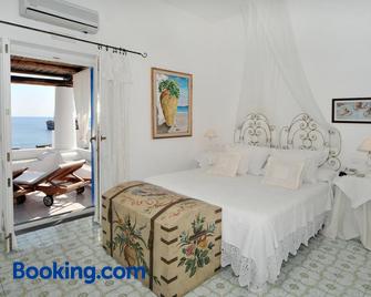 Lisca Bianca - Panarea - Bedroom