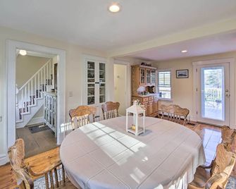 Riverfront Coastal Escape with Deep Water Dock! - Wiscasset - Comedor