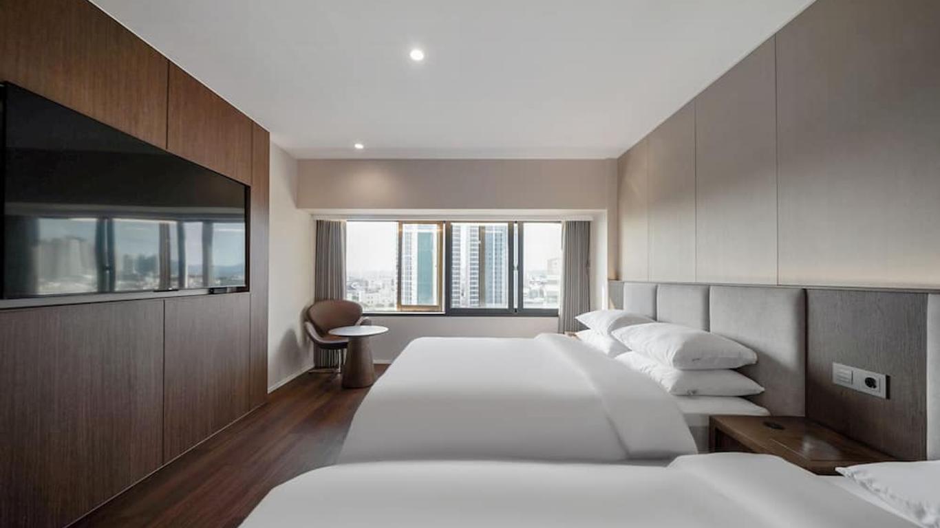 Crystal Hotel Daegu