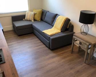 212-Trendy 1 Bedroom Apt in Downtown San Jose City - San Jose - Living room