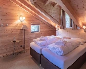 Rinderberg Swiss Alpine Lodge - Zweisimmen - Bedroom
