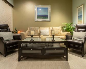 The Mosey Buffalo Williamsville, Tapestry Collection by Hilton - Williamsville - Lounge