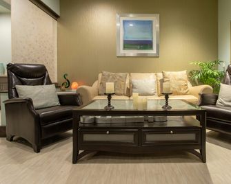 The Mosey Buffalo Williamsville, Tapestry Collection by Hilton - Williamsville - Lounge