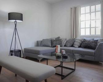 Modern Apartment with 2 Bedrooms Near sea - Madero - Sala de estar