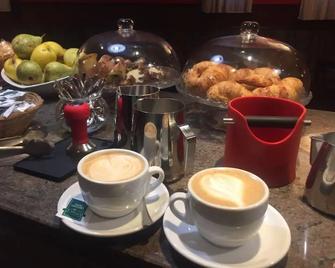 Hotel Arco San Vicente - Ávila - Essen