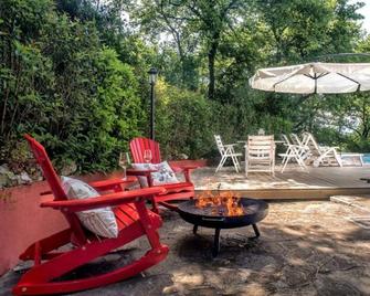Beautiful Villa in Fabriano Marche With Swimming Pool - Fabriano - Patio