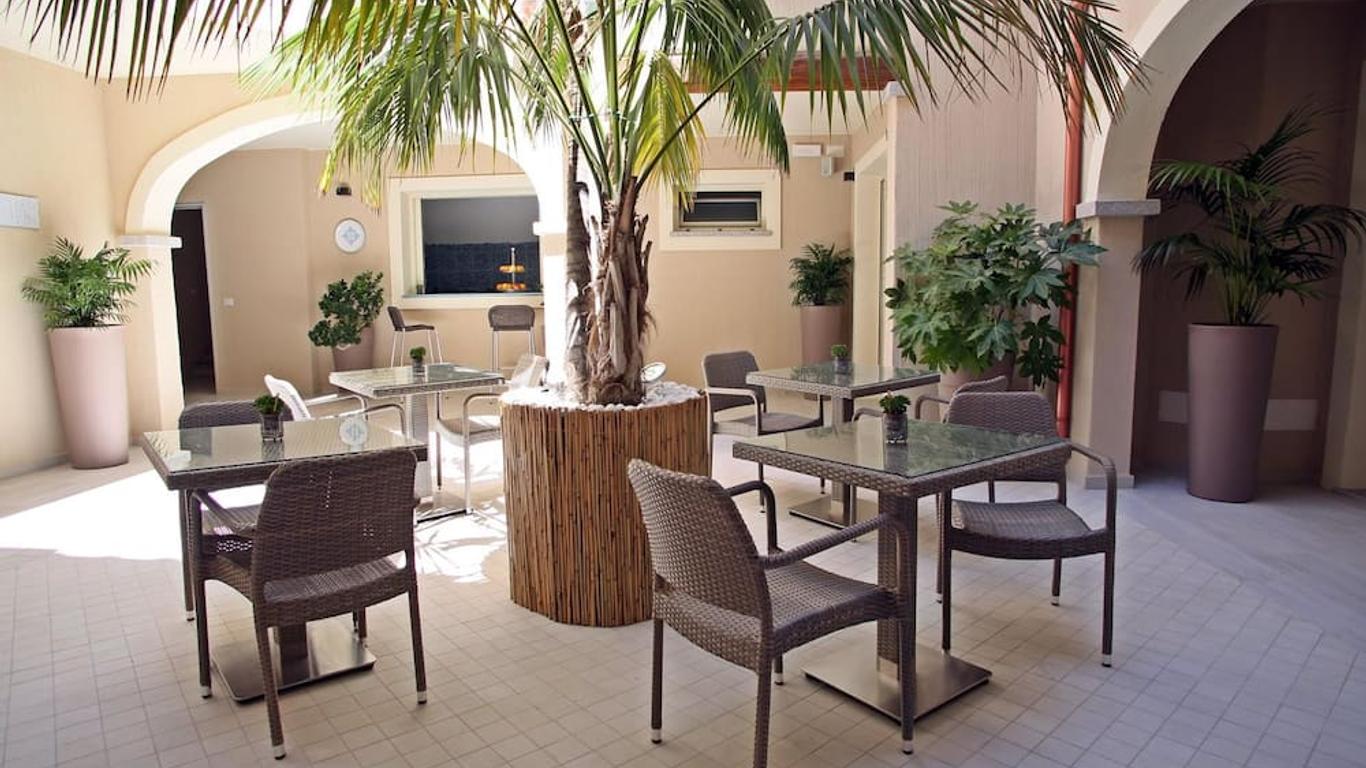Hotel Regina Simius