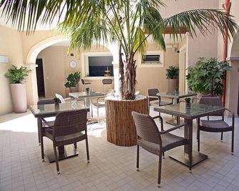 Regina Simius Hotel - Villasimius - Terasa