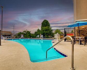 Holiday Inn Express Nashville W I40/Whitebridge Rd By IHG - Nashville - Pool
