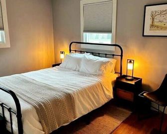 30 Something Quiet 3br House Near I-77 & Us-250 - New Philadelphia