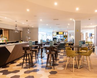 Holiday Inn Birmingham M6, Jct.7 By IHG - Birmingham - Bar