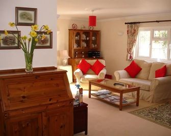 Leworthy Farmhouse Bed and Breakfast - Holsworthy - Living room