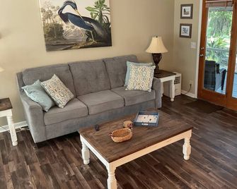 Shellman Bluff GA -Marsh View -w/dock on Tidal Creek 2 1/2 mi.to Marina Village - Townsend - Sala de estar