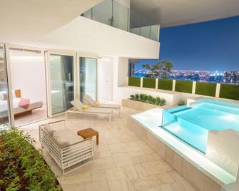 Five Jumeirah Village Dubai - דובאי - בריכה