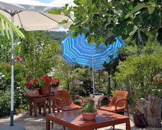 Feeloxenia Corfu Apartments - Acharavi - Patio