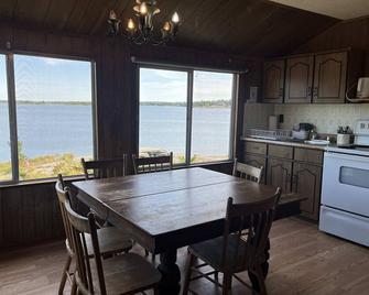 3-bedroom Lakeview Cottage - Rockwood #8 - Nobel - Comedor